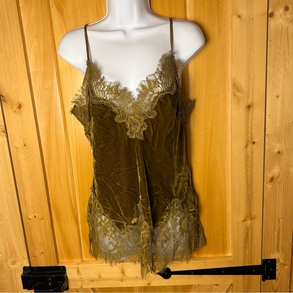 NWT Gold Hawk Anastasia Dk Olive Lace Trim Silk Blend Velvet Camisole XS - Picture 3 of 9